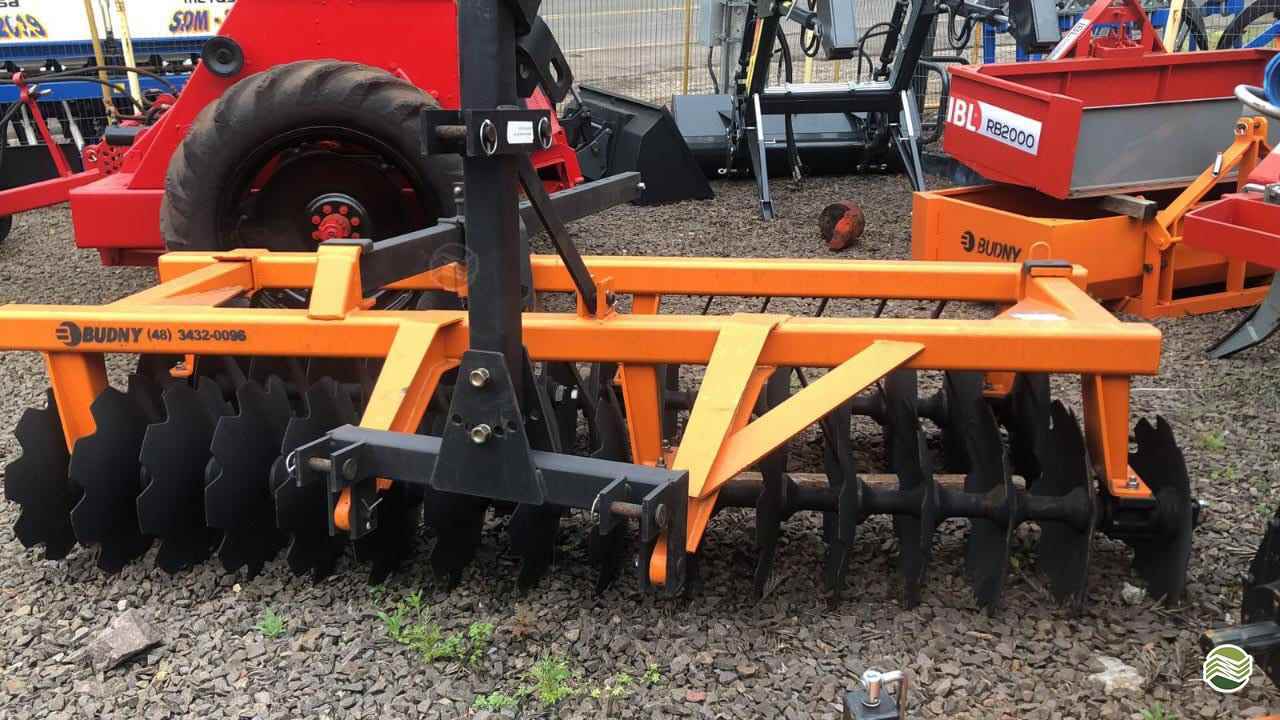 IMPLEMENTOS AGRICOLAS GRADE NIVELADORA NIVELADORA 32 DISCOS Milani Máquinas FRANCISCO BELTRAO PARANÁ PR